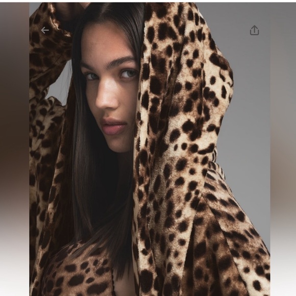 Skims & Dolce Gabbana silky robe - Picture 2 of 3